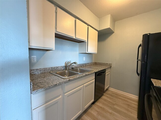 Building Photo - 8523 Hearth Dr