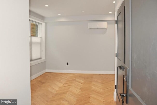 Building Photo - 1643 New Jersey Ave NW