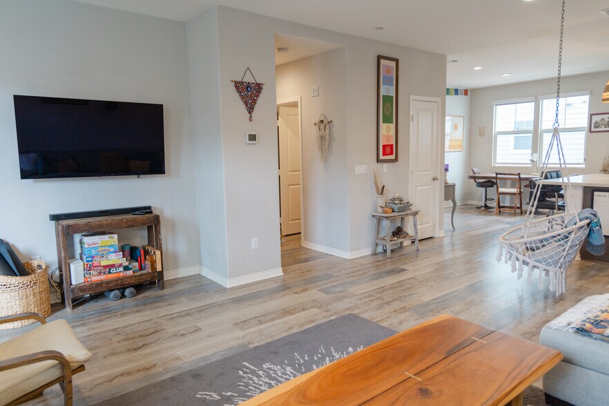 Building Photo - 505 Lark Way