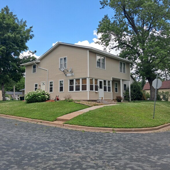 Primary Photo - 401 Lewis St