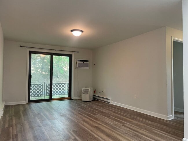 Building Photo - Recently updated 2 bedroom condo in charmi...