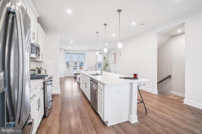 Building Photo - 6732 Belcrest Rd