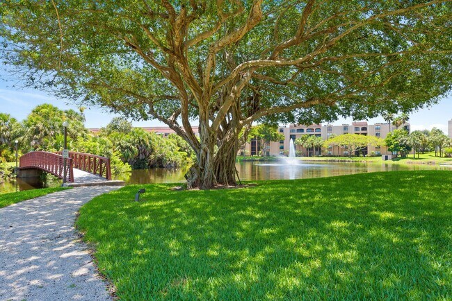 Building Photo - 450 Egret Cir