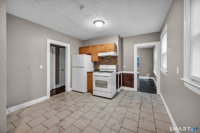 Building Photo - 80 Shepard St