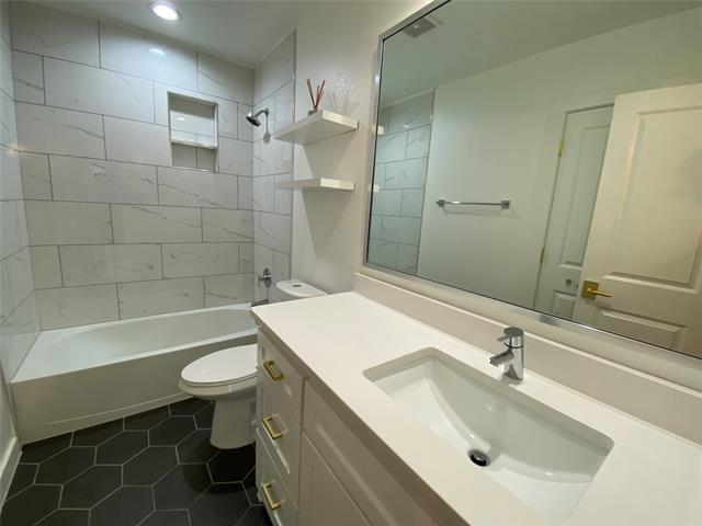 Building Photo - 1223 E Waco Ave