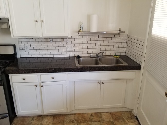 Kitchen - 1306 Manhattan Beach Blvd