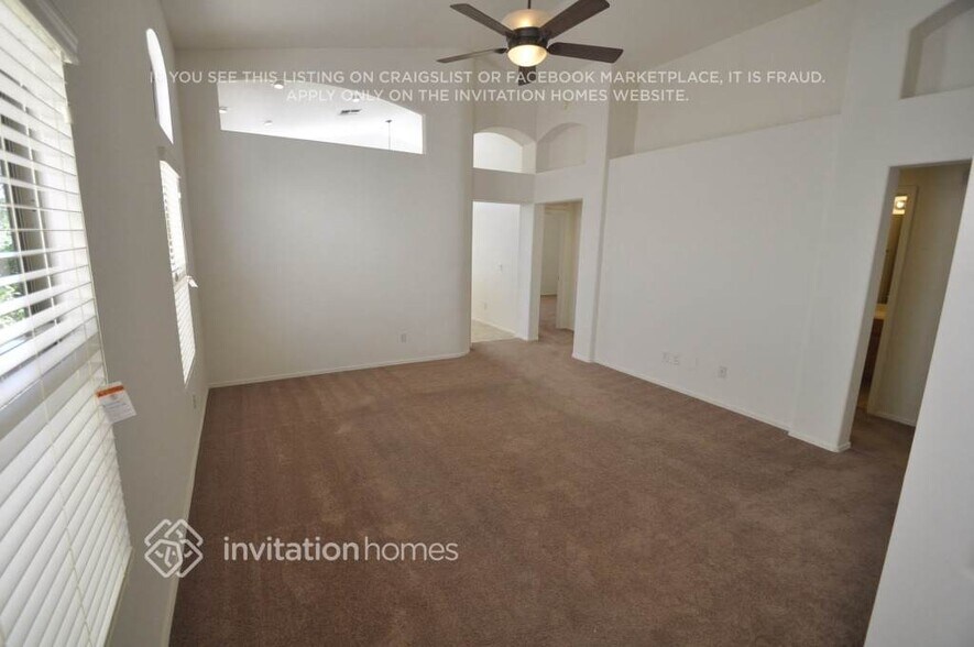 Building Photo - 10541 W Almeria Rd