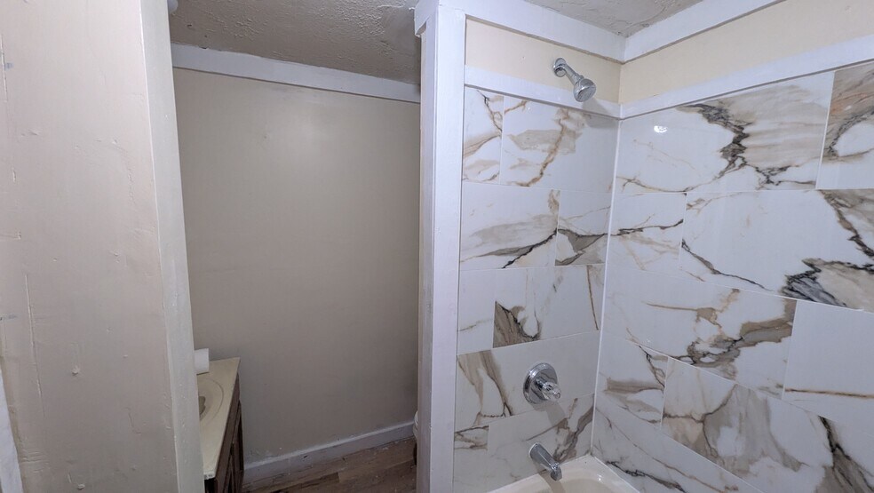 Building Photo - 2721 Wood St