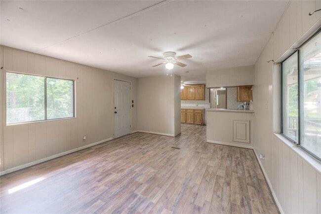 Building Photo - 330 Oak Tree Dr