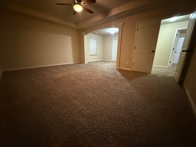 Building Photo - 2056 Tweed Dr