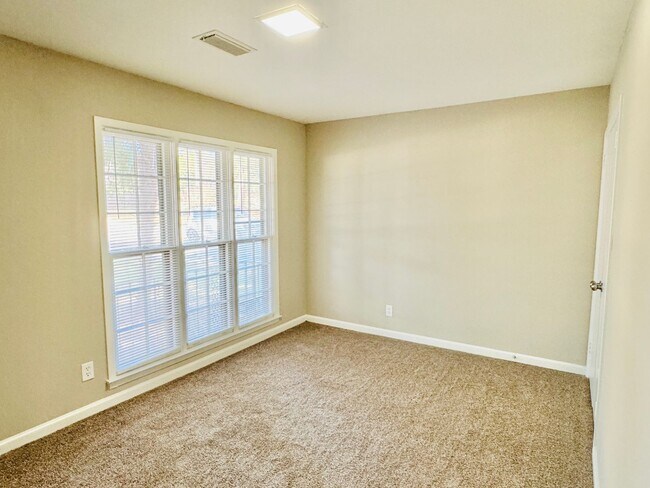 Building Photo - Updated 4-Bedroom Ranch with the layout everyone wants