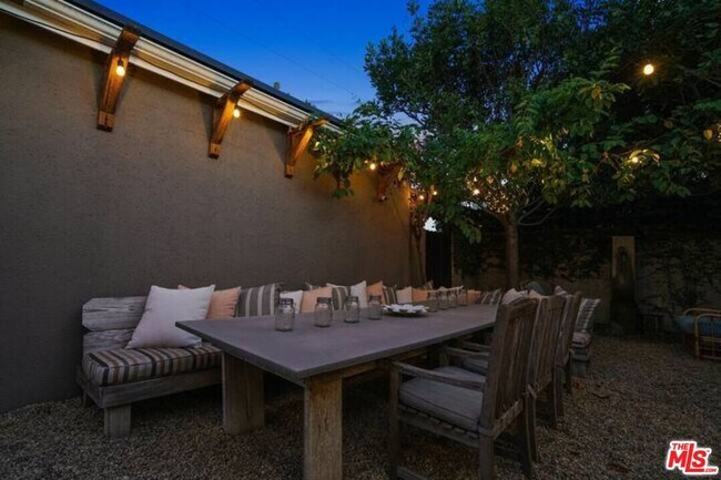 Building Photo - 1972 Stearns Dr