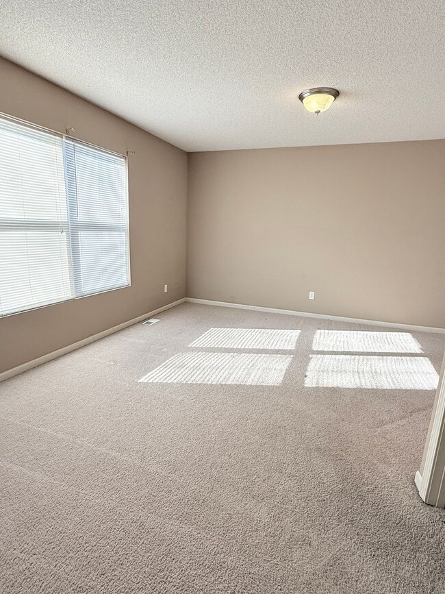 Building Photo - Great Townhome!