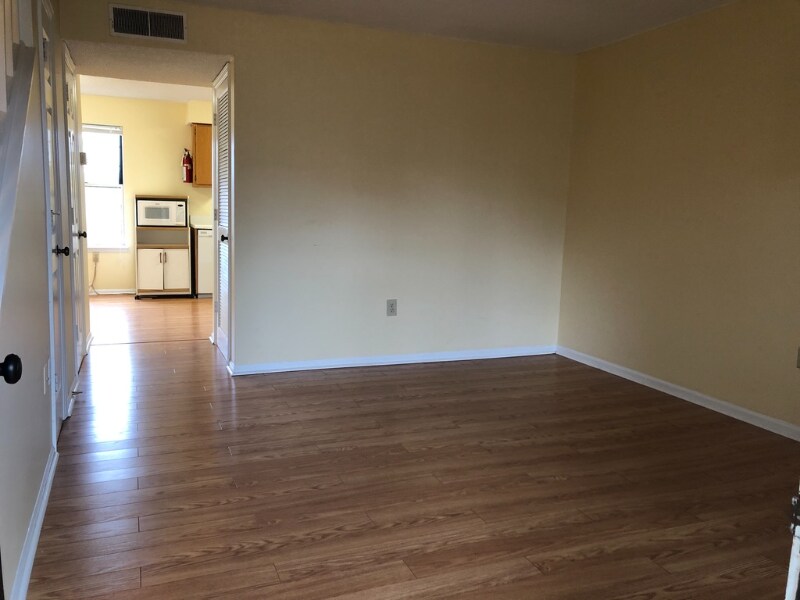 Building Photo - 250 Elm St