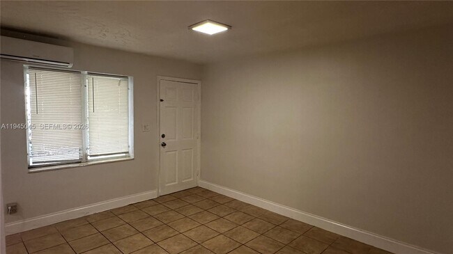 Building Photo - 732 Moffett St