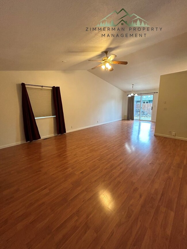 Building Photo - 3 Bedroom Home In Santa Clara!