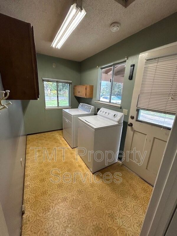 Building Photo - 1315 I St