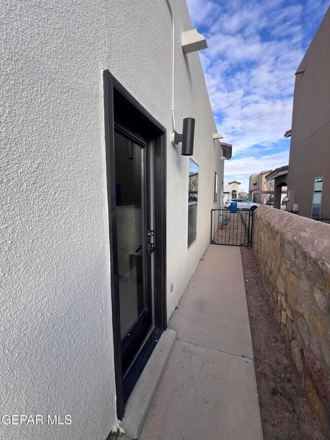 Building Photo - 807 HC Gilbert Minjares Dr