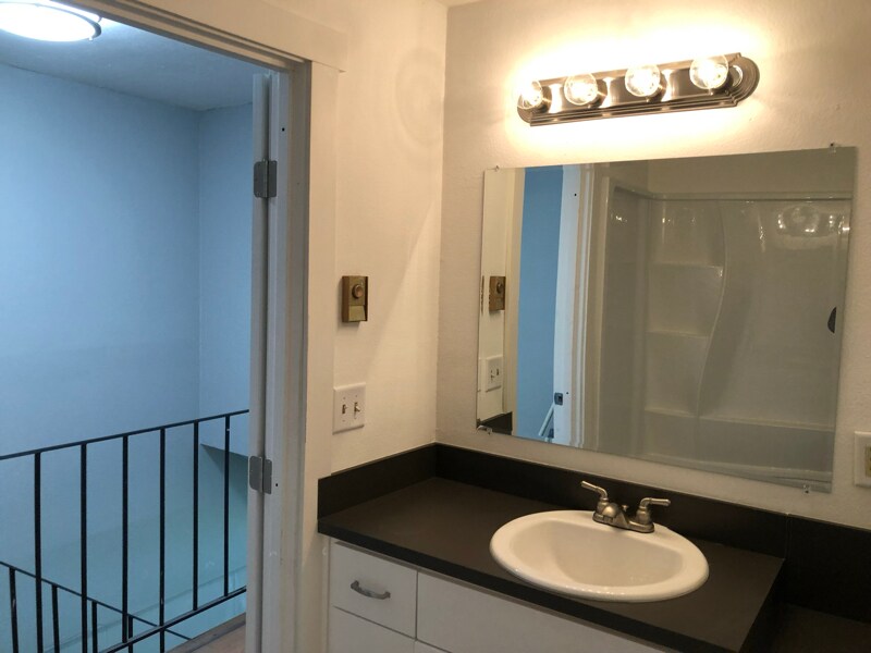 Building Photo - 525 Cinderella Loop