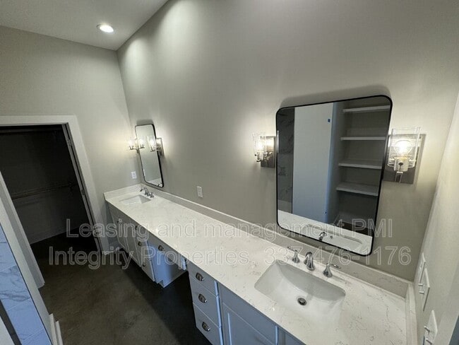 Building Photo - 106 Satsuma Dr