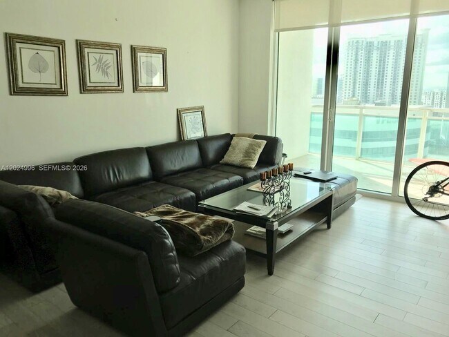 Building Photo - 950 Brickell Bay Dr