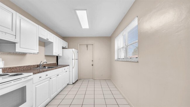 Building Photo - 6116 SW 39th St