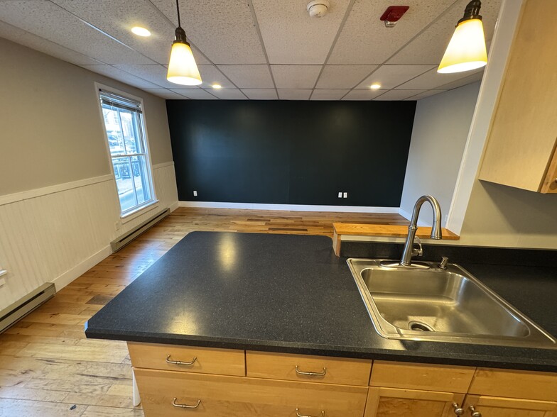 Building Photo - 38 W Main St