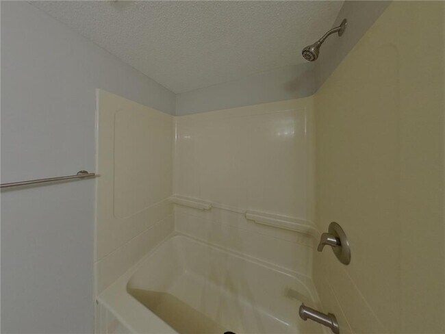 Building Photo - 209 Greenbriar Ln