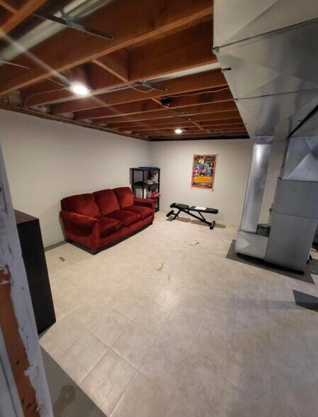 Building Photo - 721 Drake Ave