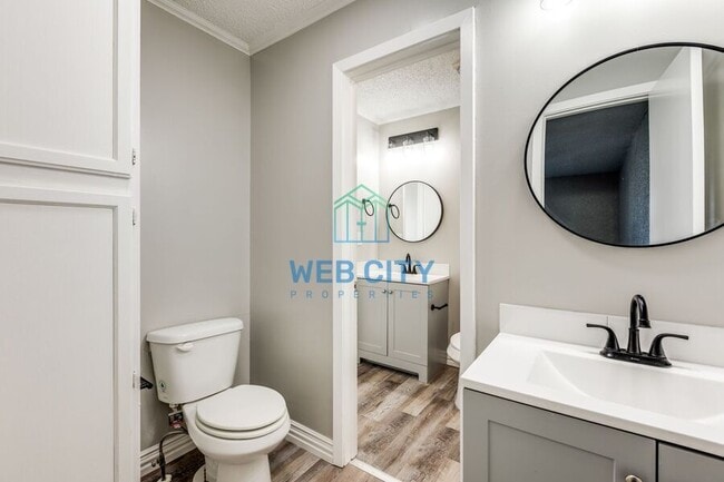 Building Photo - 232 Alexandria St