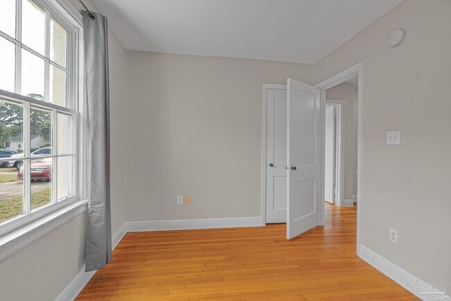 Building Photo - 830 W Moreno St