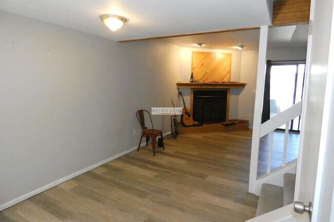 Building Photo - 4712 Edison Ln