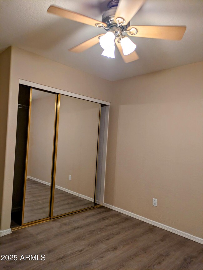 Building Photo - 10399 E Hillery Dr