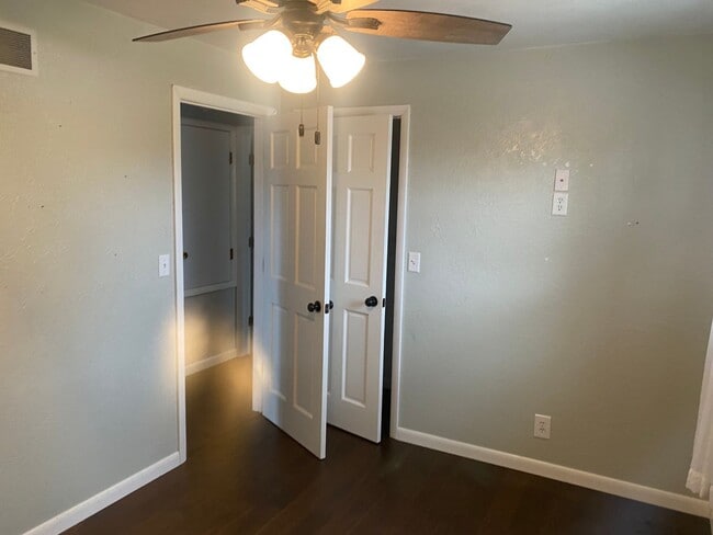 Building Photo - House in Morton, IL - 3 Bedroom/ 2.5 Baths