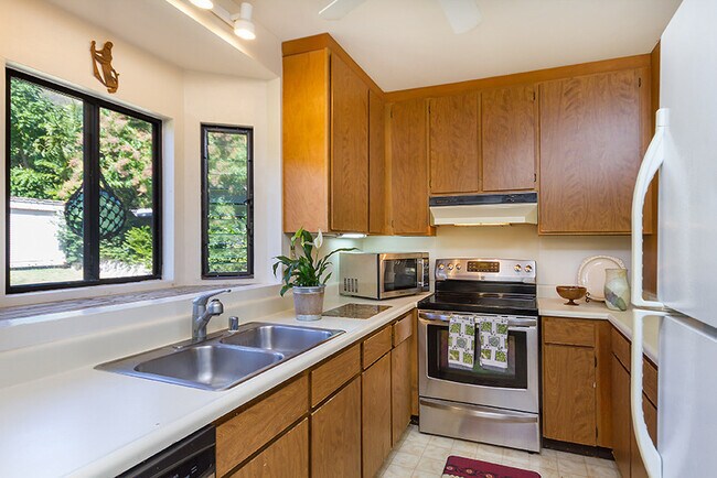 Building Photo - Adorable Beach Style 3 bedroom, 2 bath home in Lanikai! All utilities included!