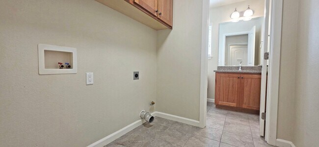 Building Photo - 1982 Dogwood Dr