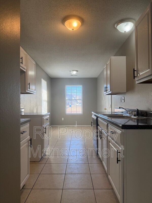 Building Photo - 4817 Royal Run Dr