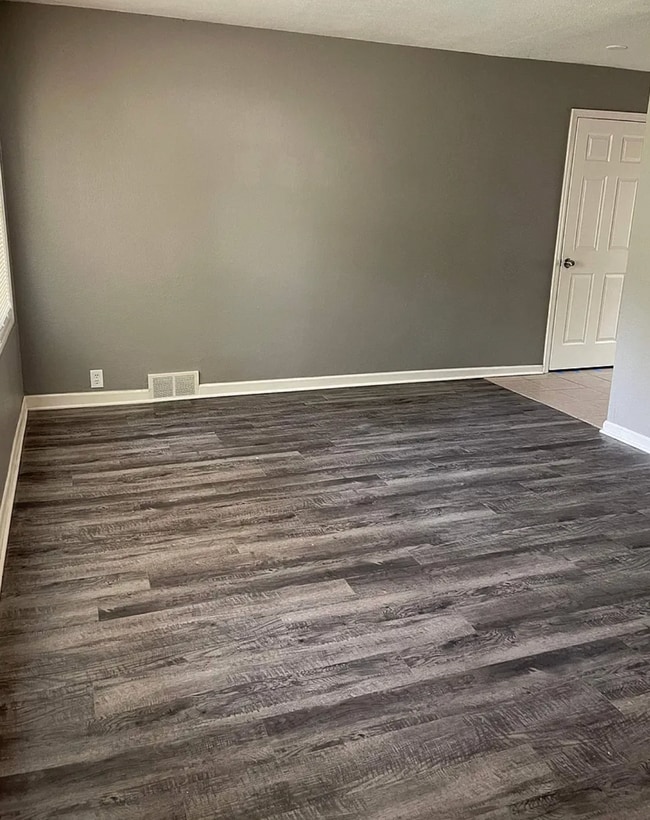 Building Photo - 4 Bed, 1 Bath Home in South Kansas City!