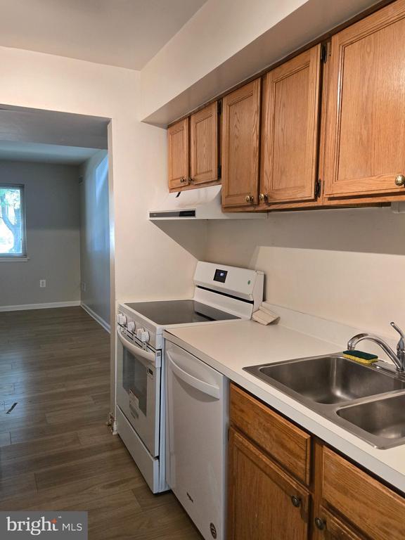 Building Photo - 1808 Ivy Oak Square