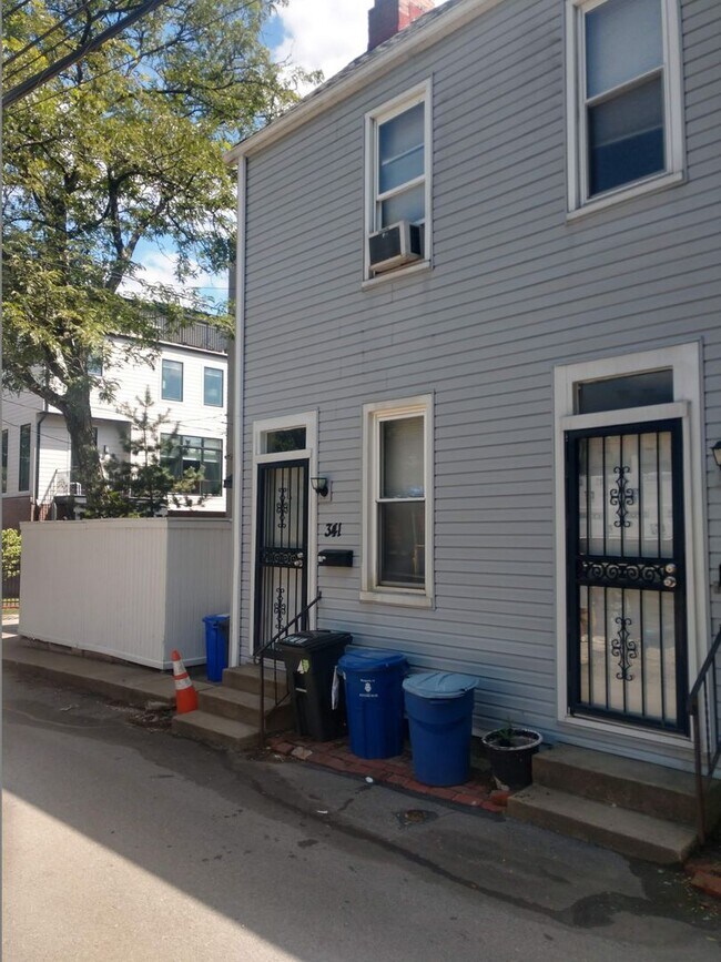 Building Photo - Beautiful Home for Rent With Some Utilitie...
