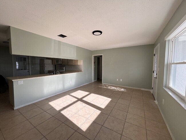 Building Photo - 113 Voss Ct