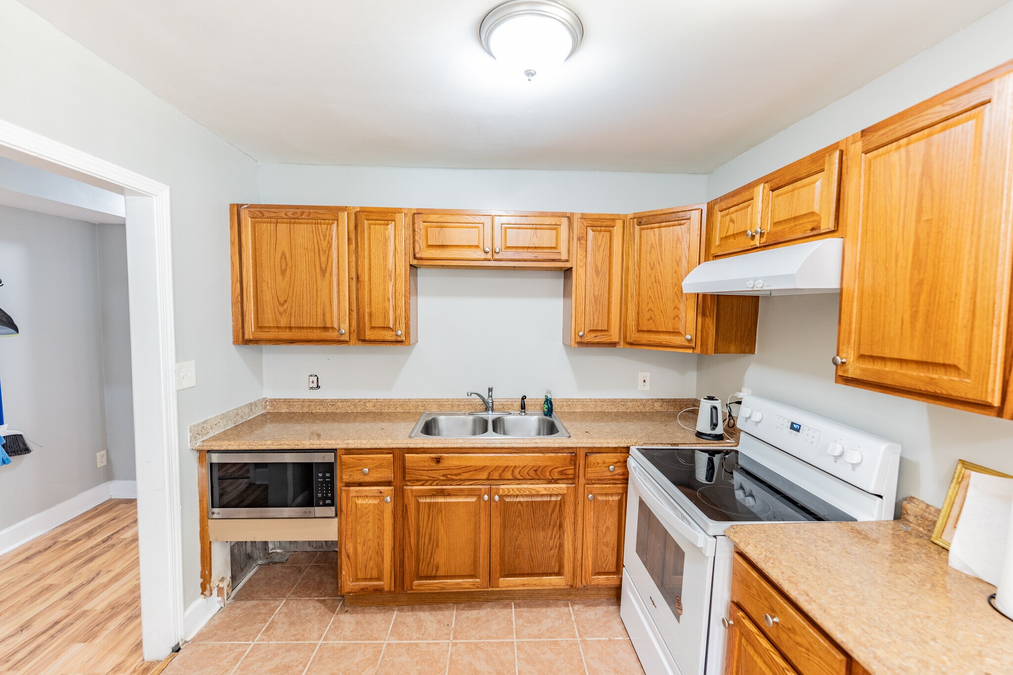 Building Photo - 761 Kennolia Dr SW