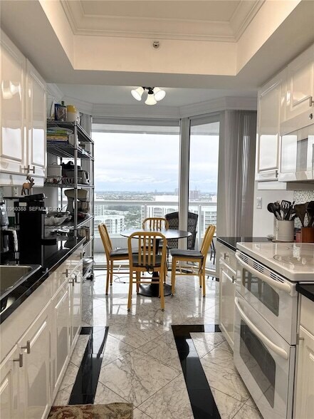 Building Photo - 21055 Yacht Club Dr