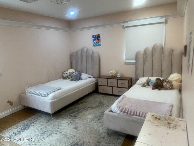 Building Photo - 81 Hollywood Ave