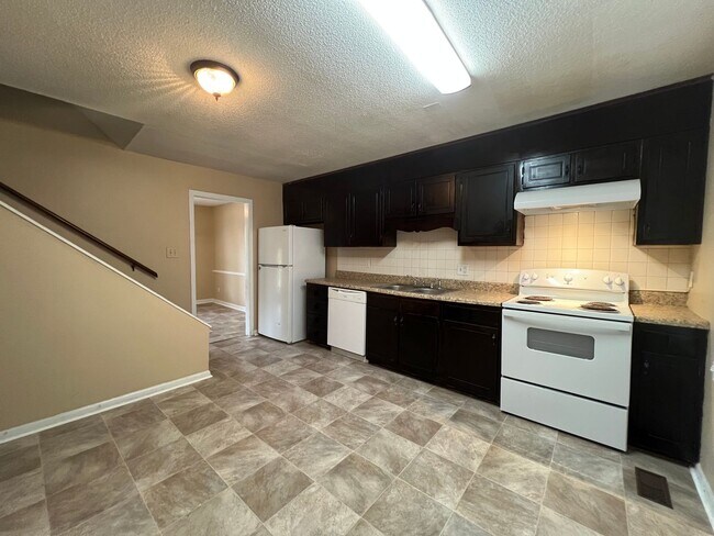 Building Photo - 6458 Easthampton Rd