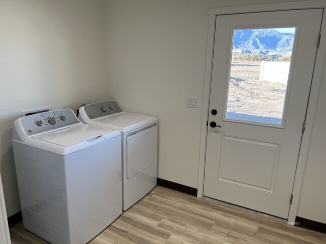 Building Photo - 172 Plex Cir