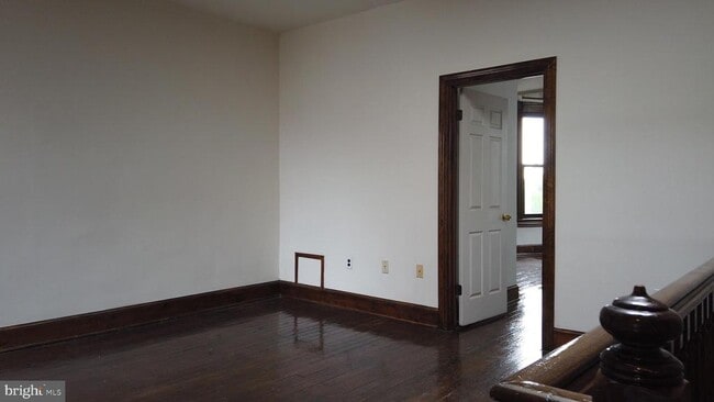 Building Photo - 604 9th St NE
