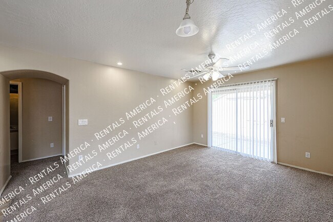 Building Photo - 12122 W Bloomfield Rd