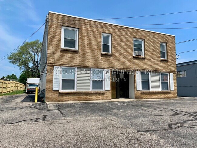 Building Photo - 17 52nd St SE
