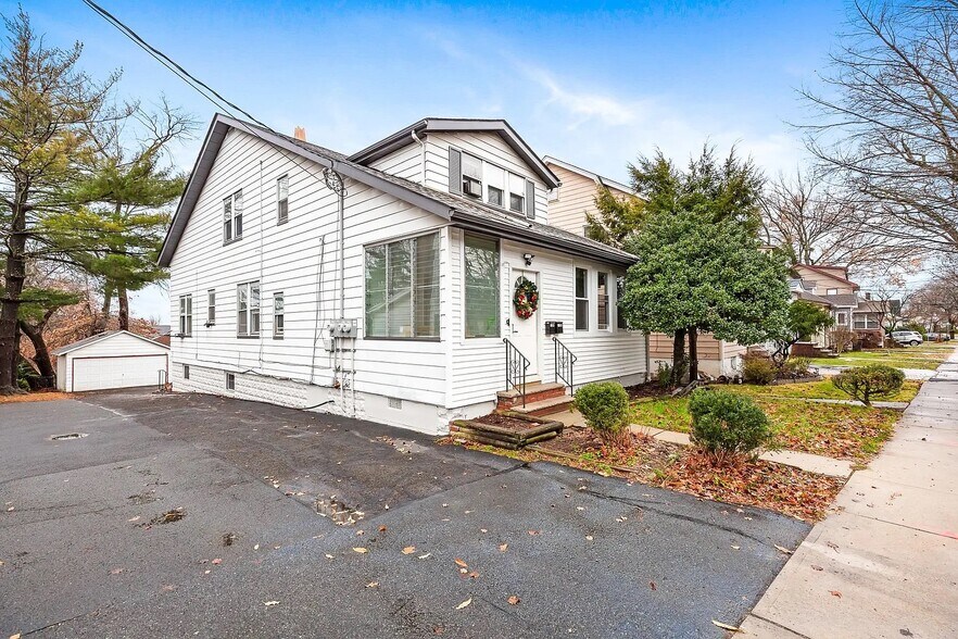 Building Photo - 26 Van Ness Ter